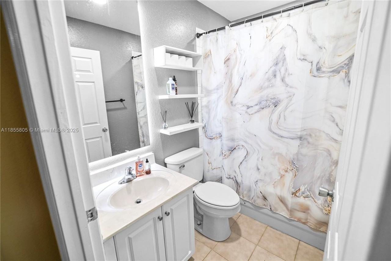 6037 Southwest 19th Street #6037 - Photo 4 of 15