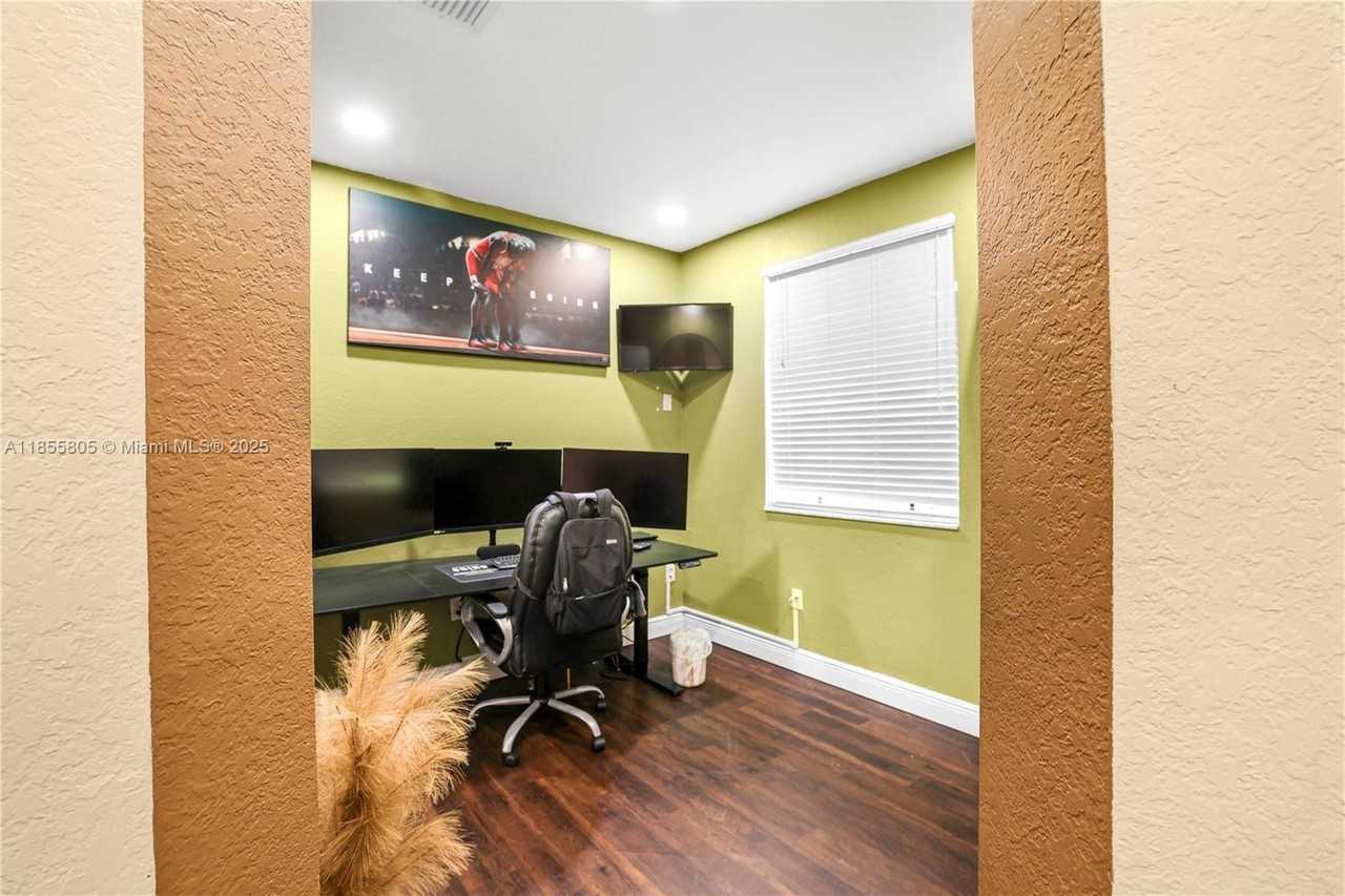 6037 Southwest 19th Street #6037 - Photo 6 of 15