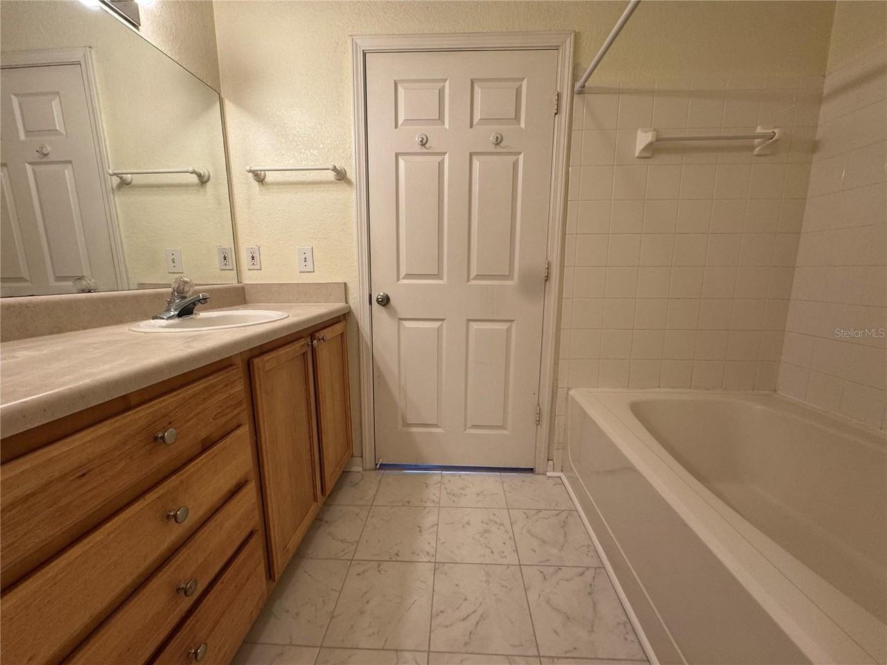 9157 Lee Vista Blvd #203 - Photo 7 of 9