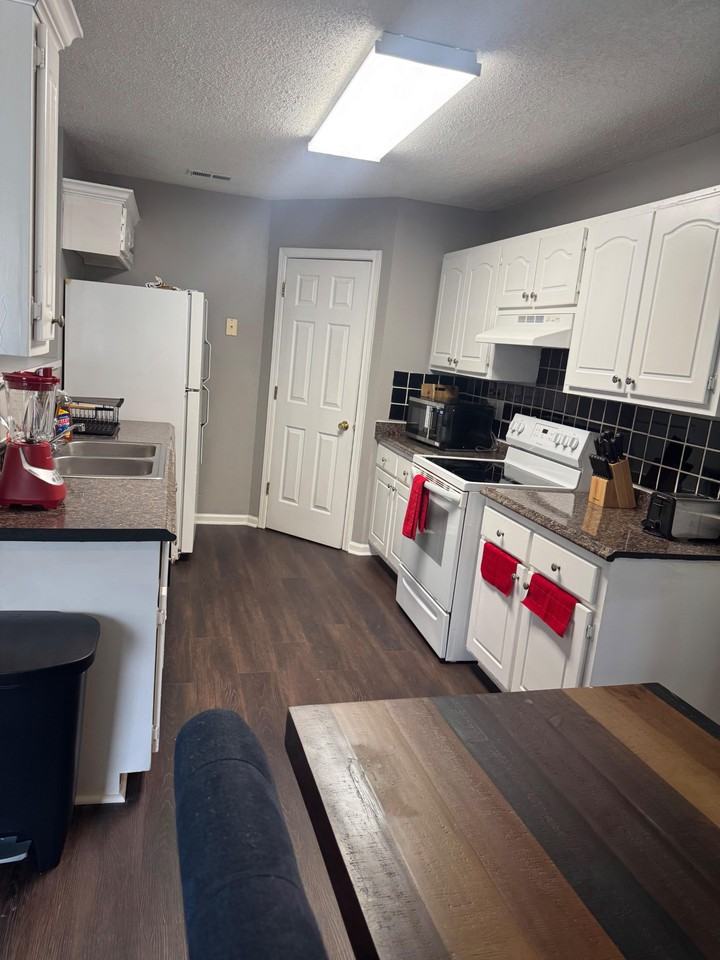 Edenton Way - Photo 3 of 8