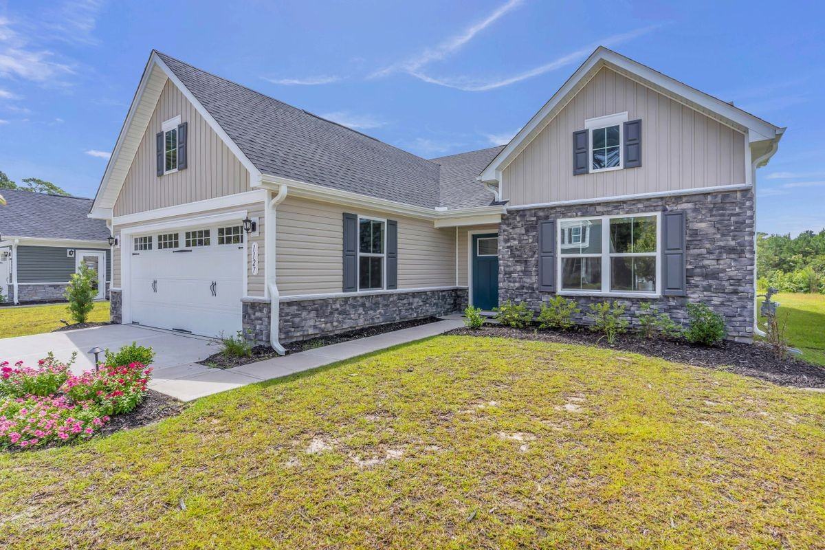 1127 Middle Crest Dr Ne - Photo 3 of 44