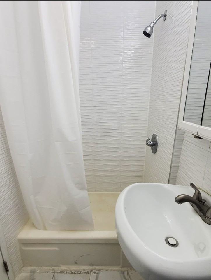 64 Newkirk St - Photo 3 of 4