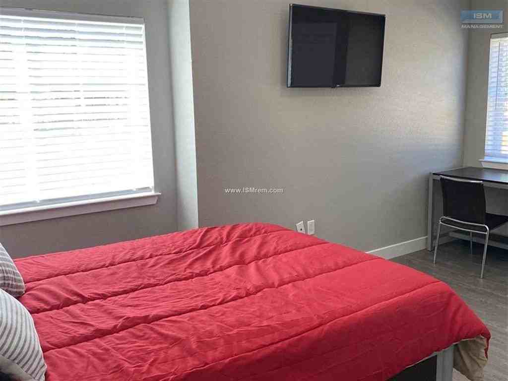 The Edge - Photo 6 of 18