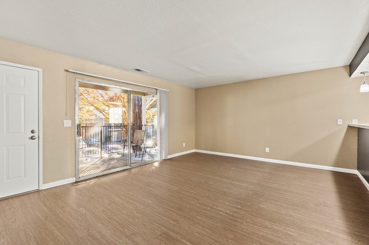 Redwood Cove Apartments - Photo 5 of 14