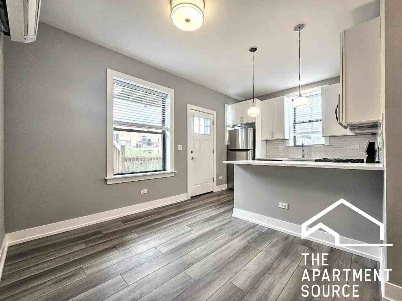 N Janssen Ave #E1 - Photo 3 of 9