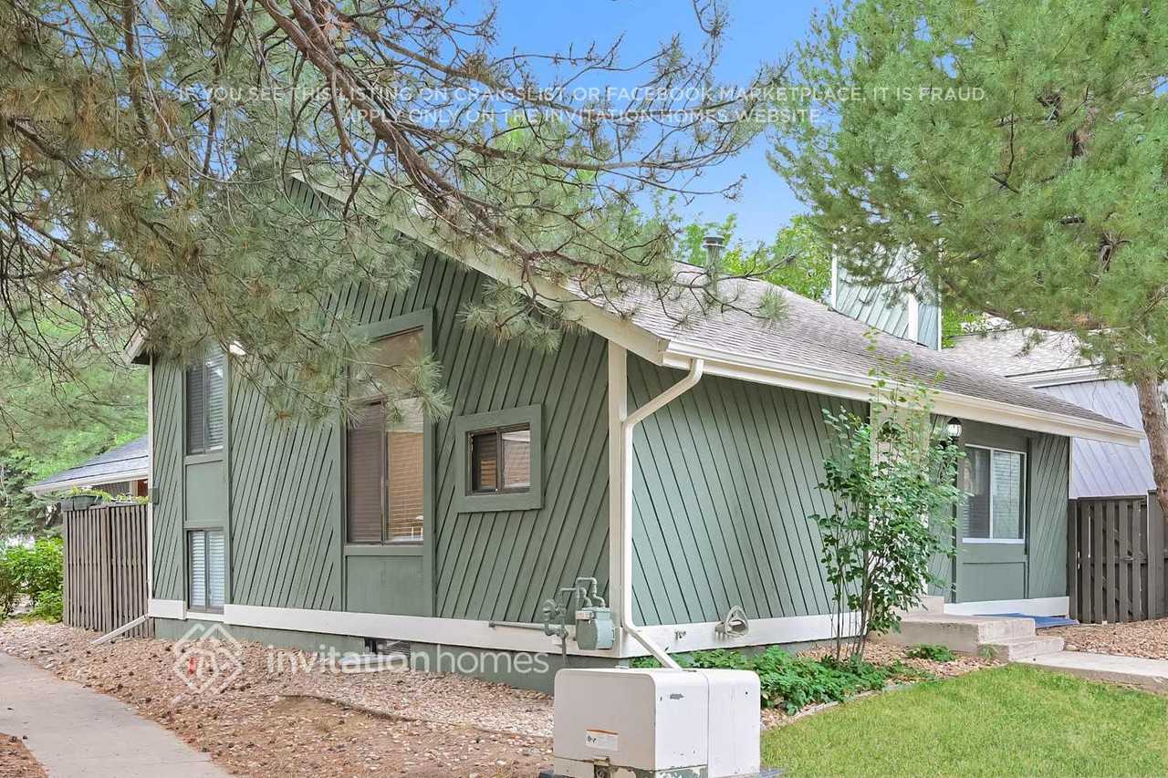 10165 E Peakview Ave - Photo 6 of 20