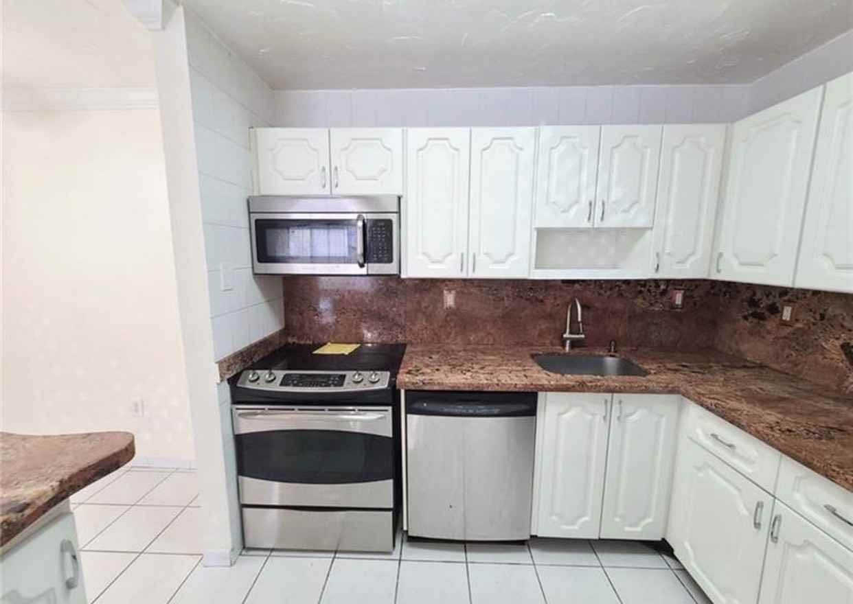 20681 NE Fourth Pl - Photo 3 of 19