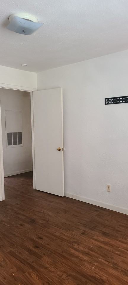 1106 Verde Drive - Photo 3 of 10