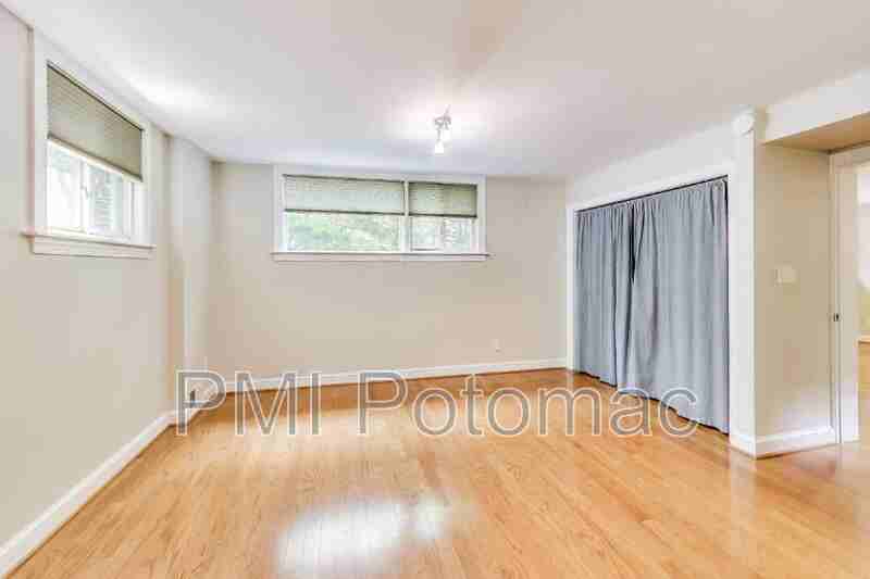 4118 Wexford Ct - Photo 6 of 32