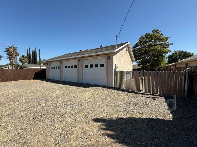 524 E Krell Ln - Photo 3 of 36