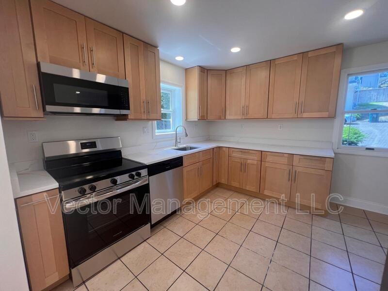 2628 State St - Photo 4 of 19