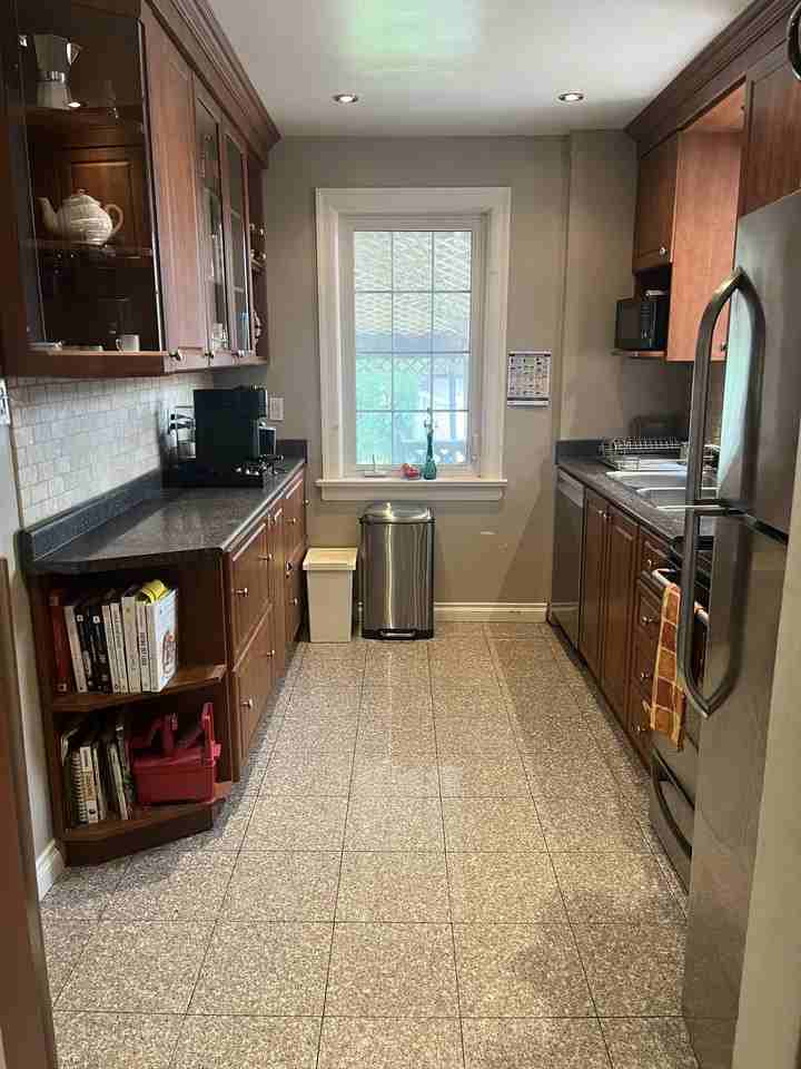 280 Atlas Avenue - Photo 2 of 9