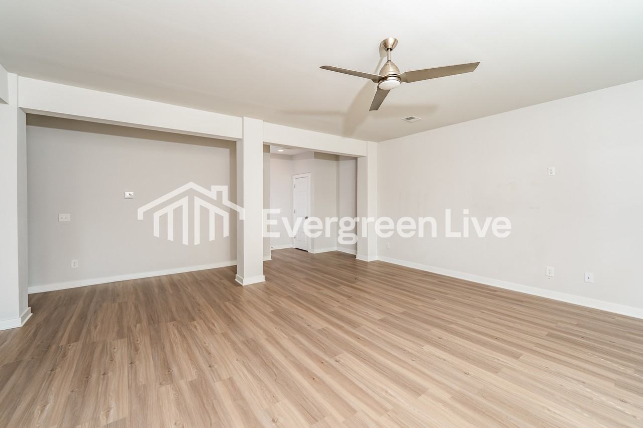 9969 Hunter Pl - Photo 3 of 15