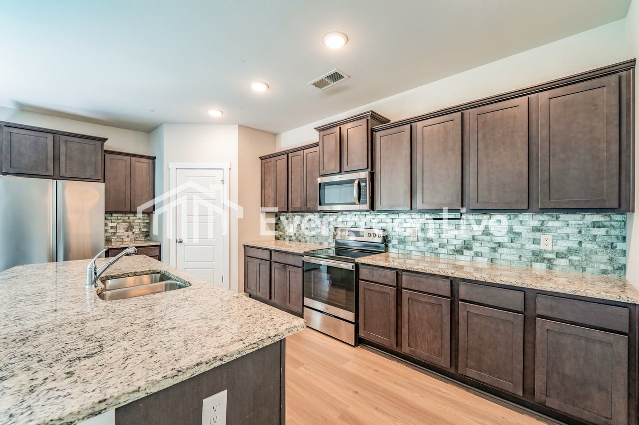 9969 Hunter Pl - Photo 5 of 15