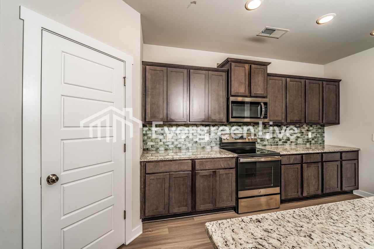 9969 Hunter Pl - Photo 6 of 15