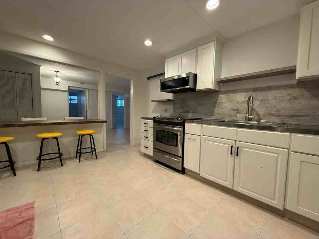 656 Manor Dr