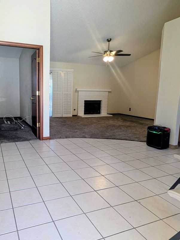 885 W 56th St - Photo 3 of 15