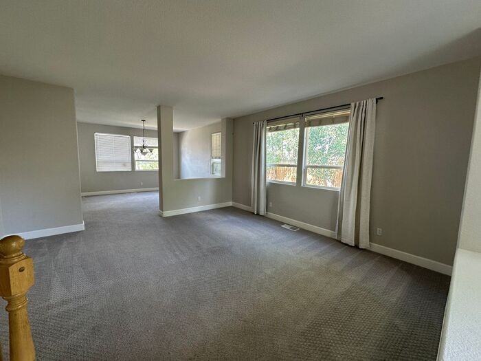 2310 Madrid Dr - Photo 3 of 39