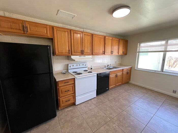 701 Claremont Cir - Photo 3 of 23