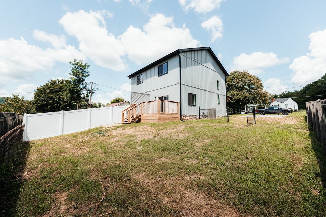 224 Hillcrest St #101 - Photo 4 of 19