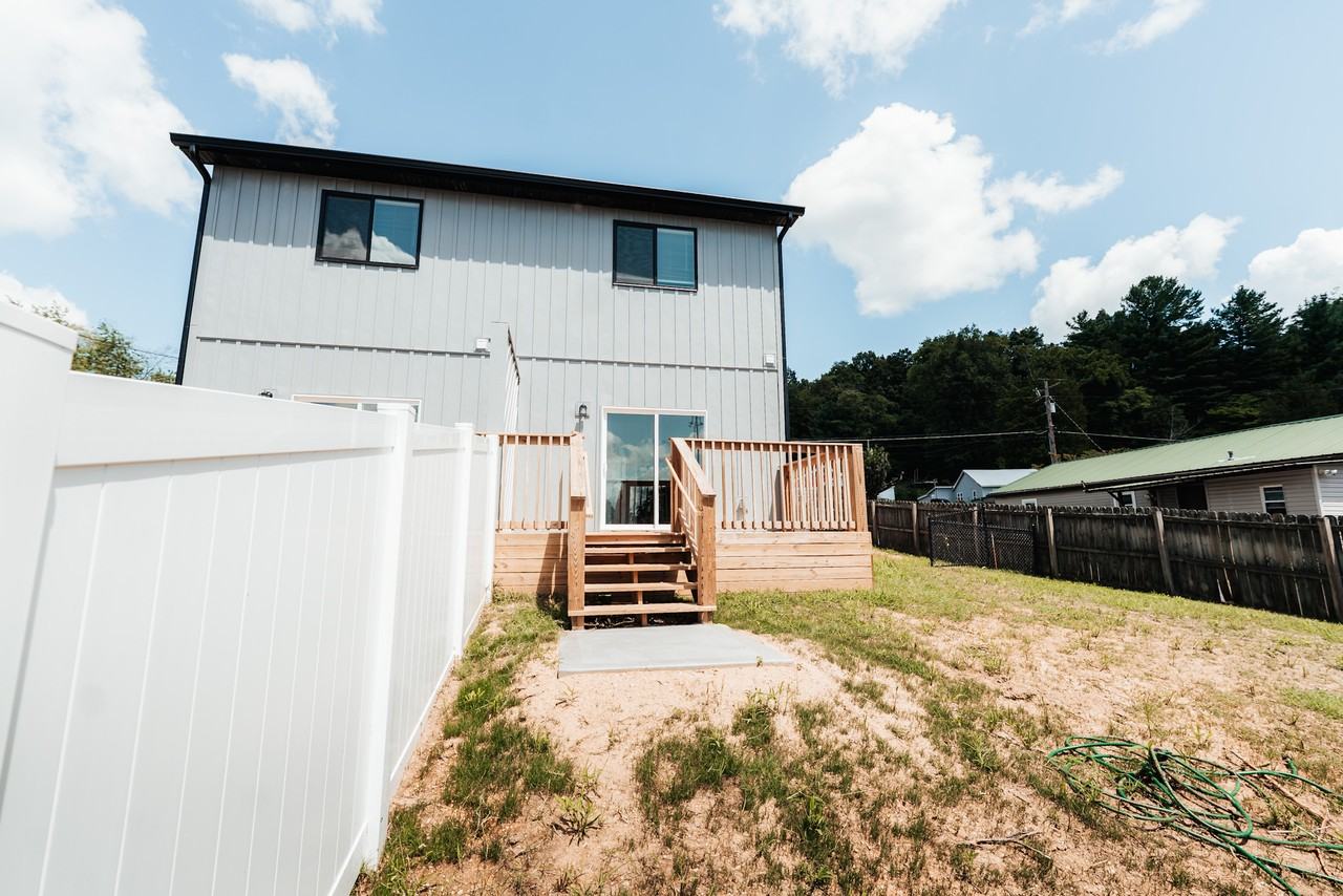 224 Hillcrest St #101 - Photo 7 of 19