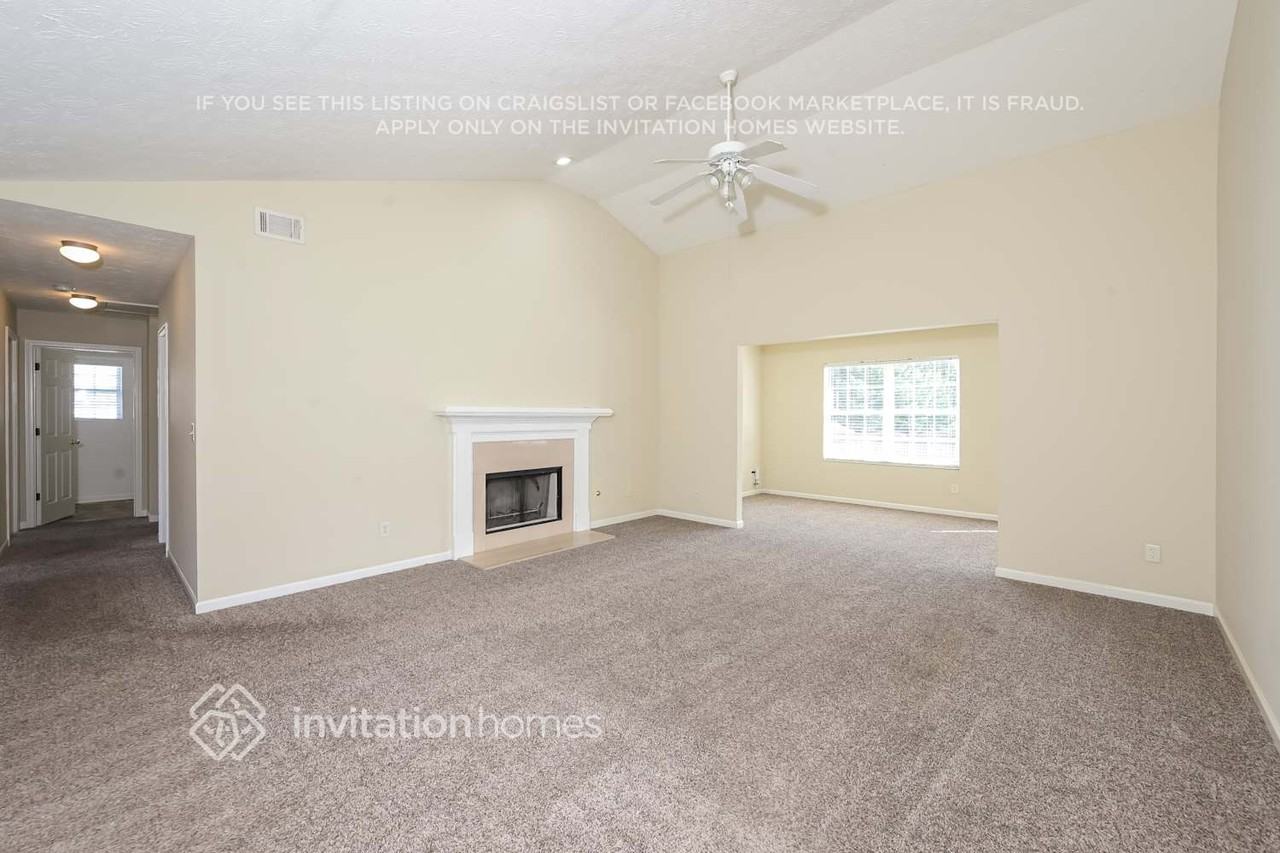 4030 Hollow Spring Trl - Photo 3 of 17