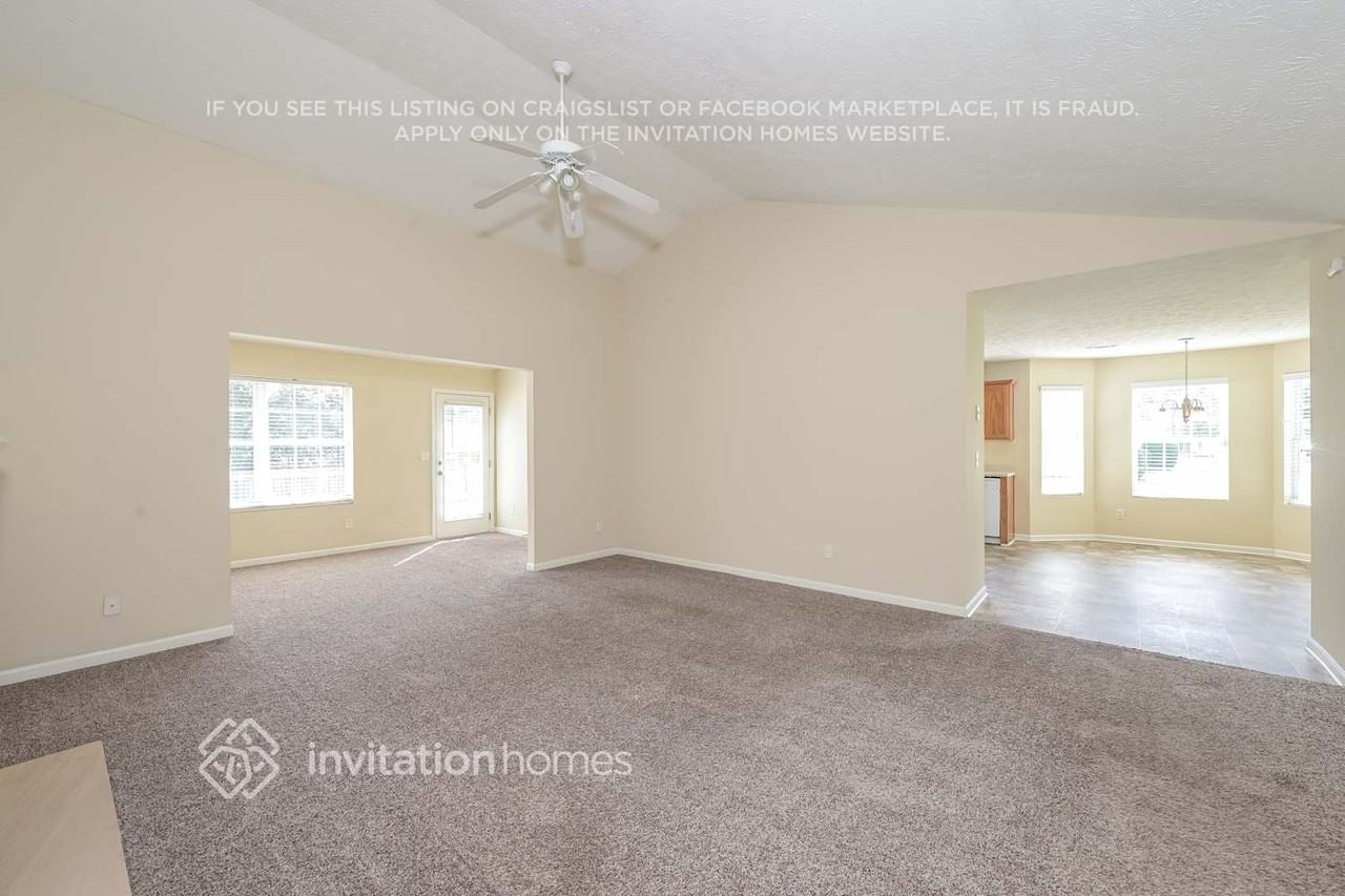 4030 Hollow Spring Trl - Photo 4 of 11