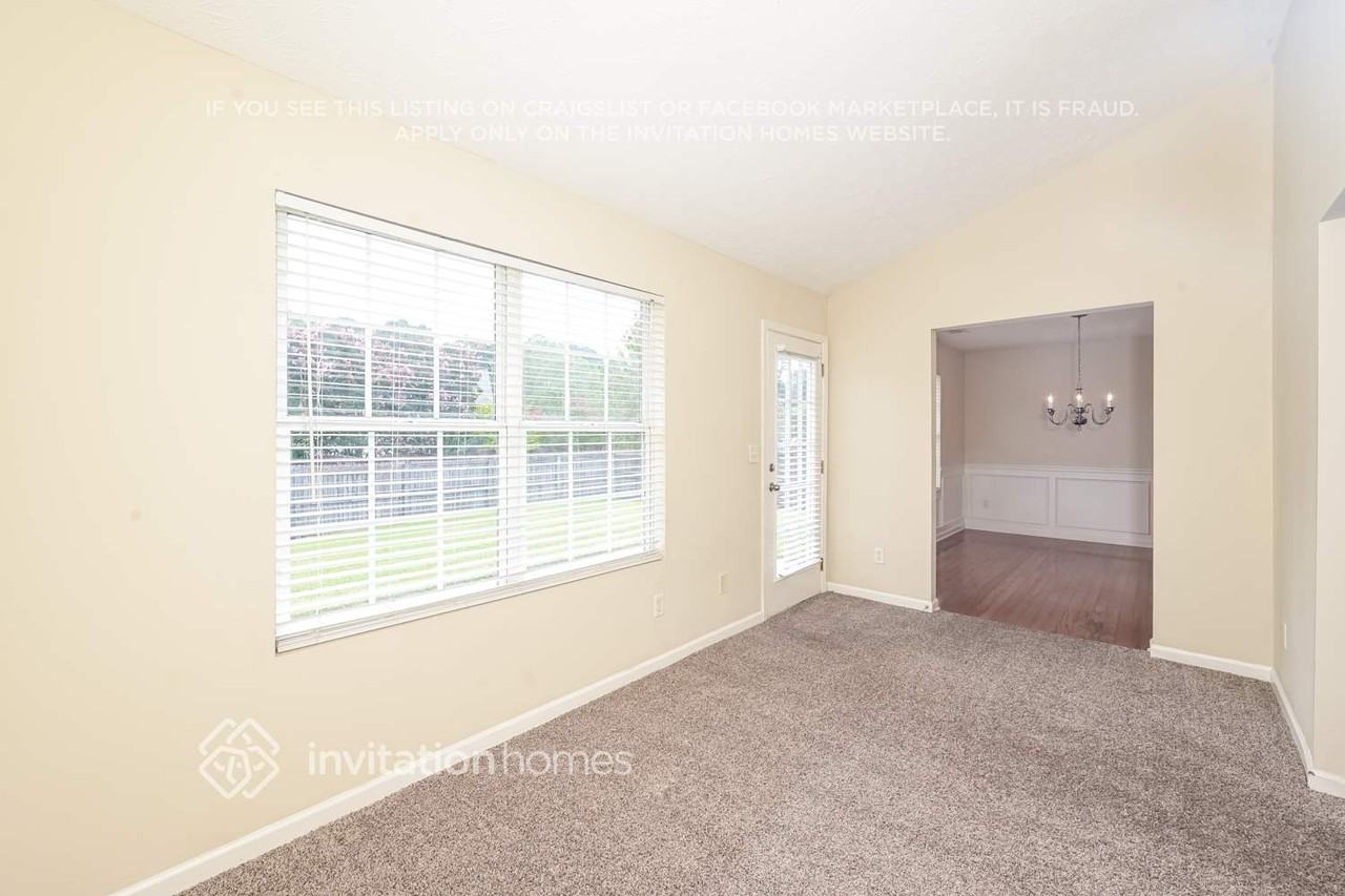4030 Hollow Spring Trl - Photo 6 of 11