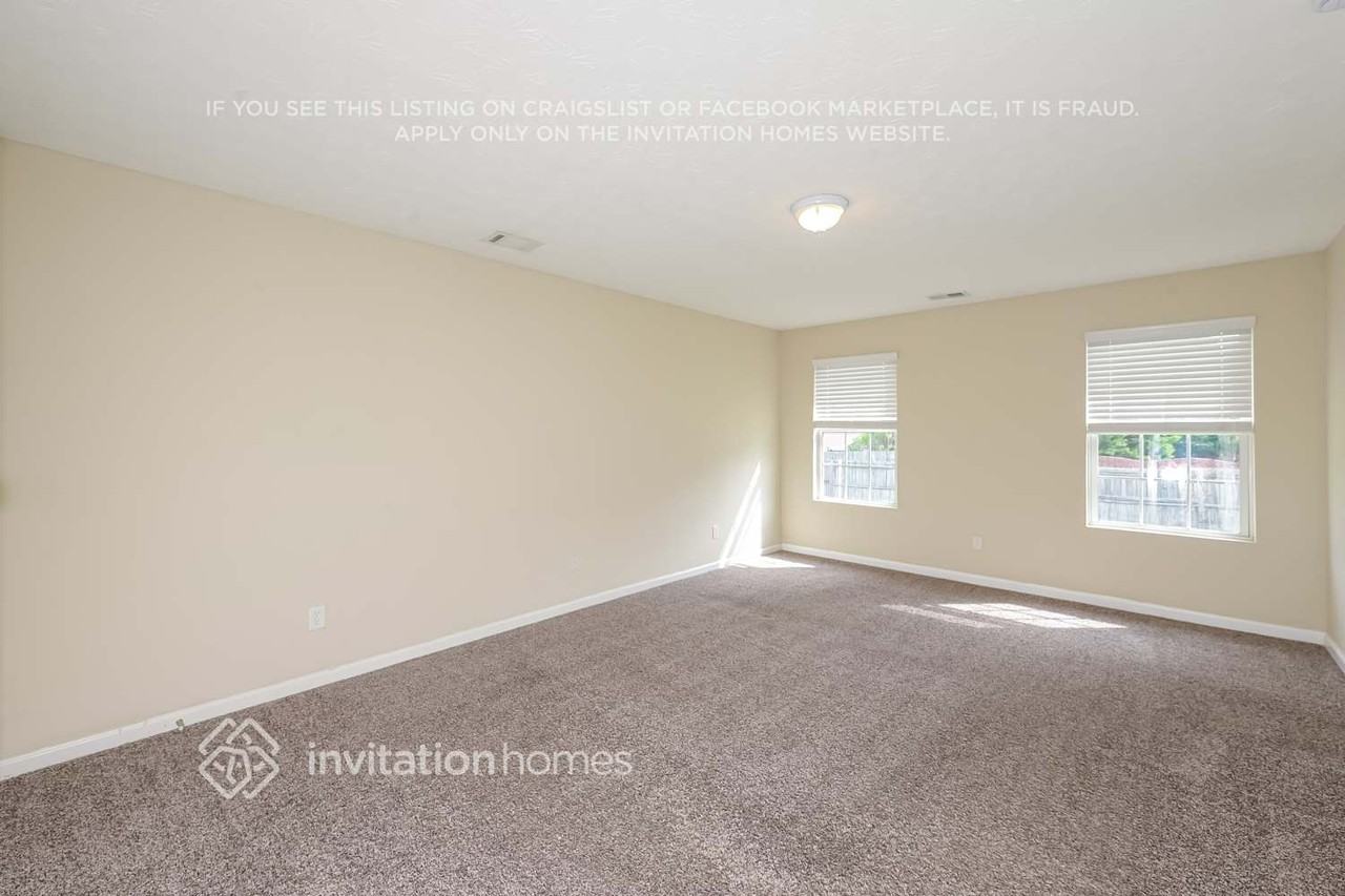 4030 Hollow Spring Trl - Photo 7 of 11