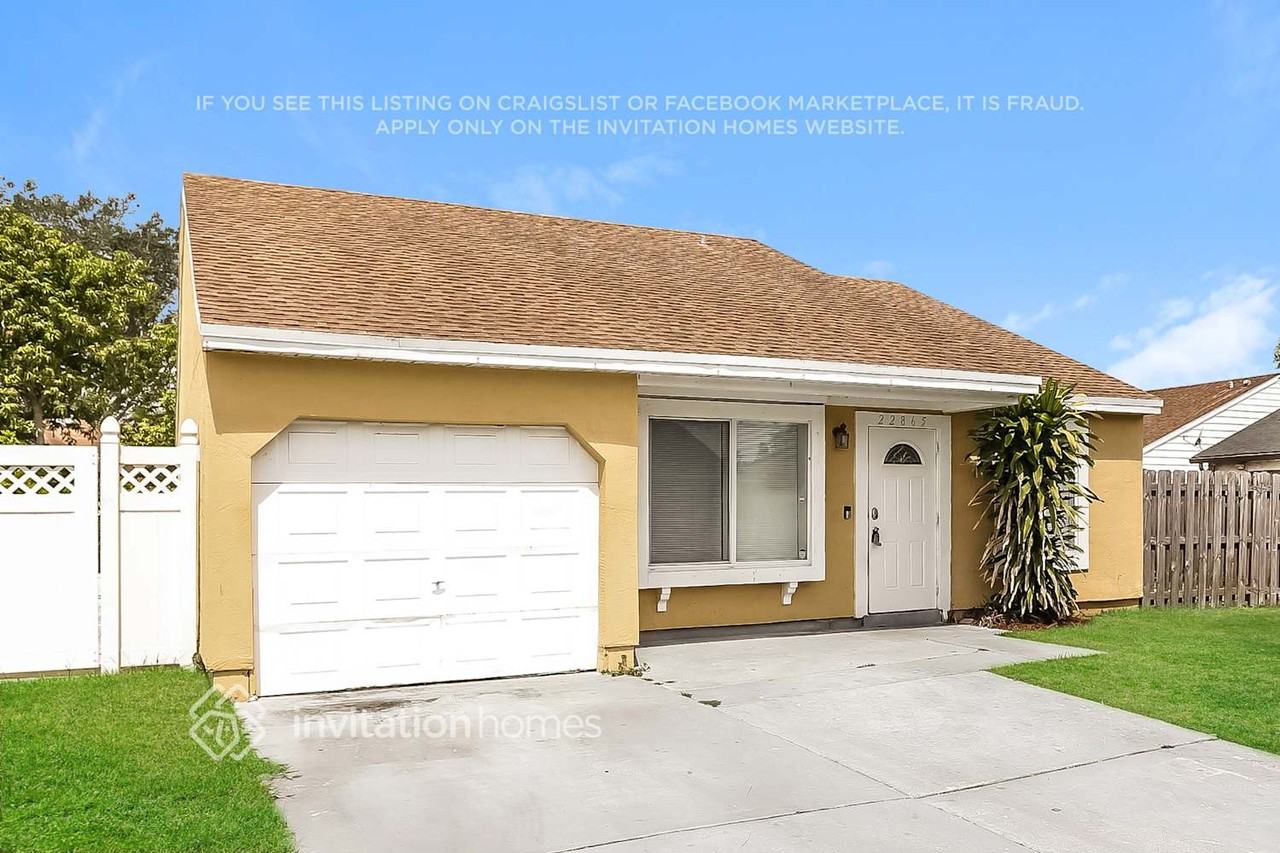 22865 Chrysler Dr - Photo 3 of 17