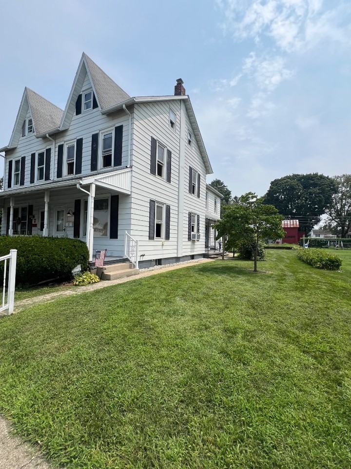 822 Tuckerton Ave - Photo 2 of 15