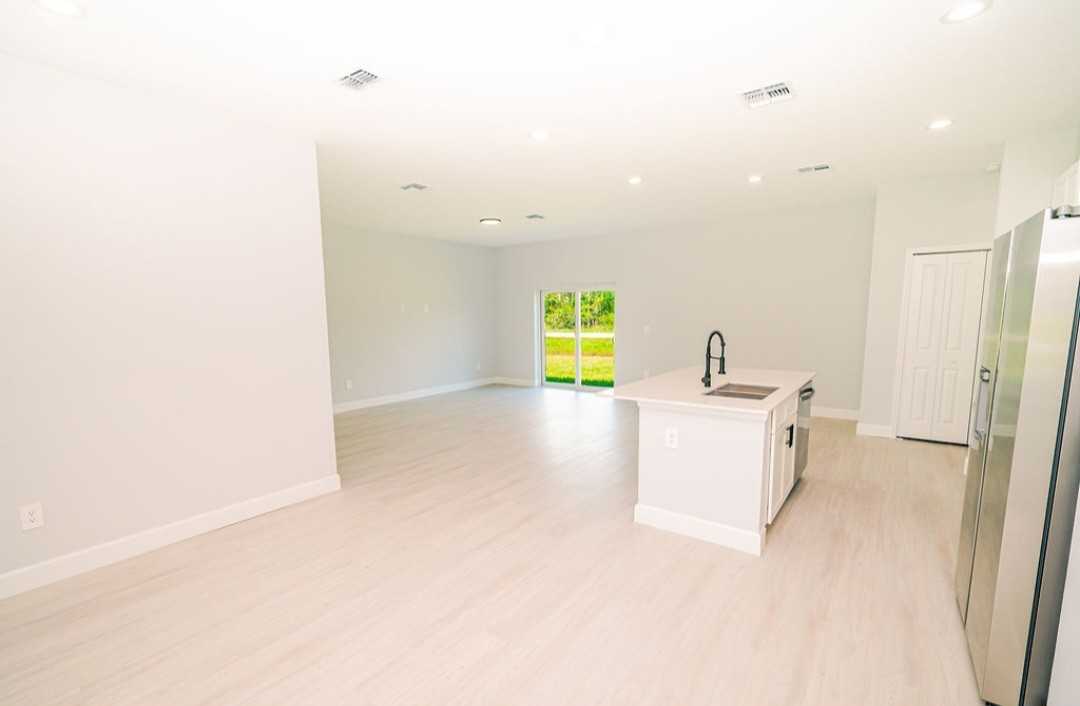 1103 Saint Tropez Court - Photo 4 of 26