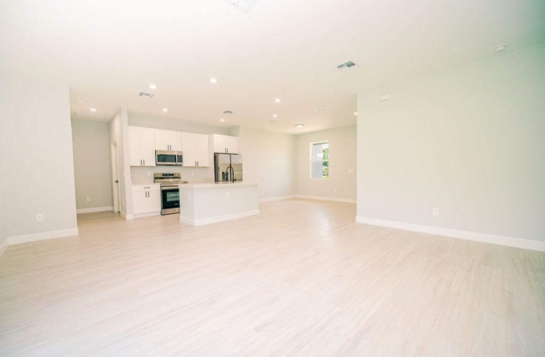 1103 Saint Tropez Court - Photo 5 of 26