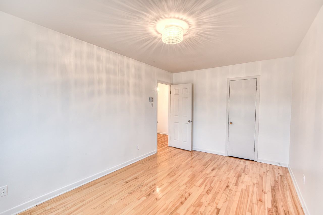 5560 Rue Desmarteau - Photo 2 of 17