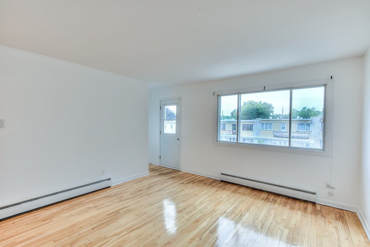 5560 Rue Desmarteau - Photo 4 of 17