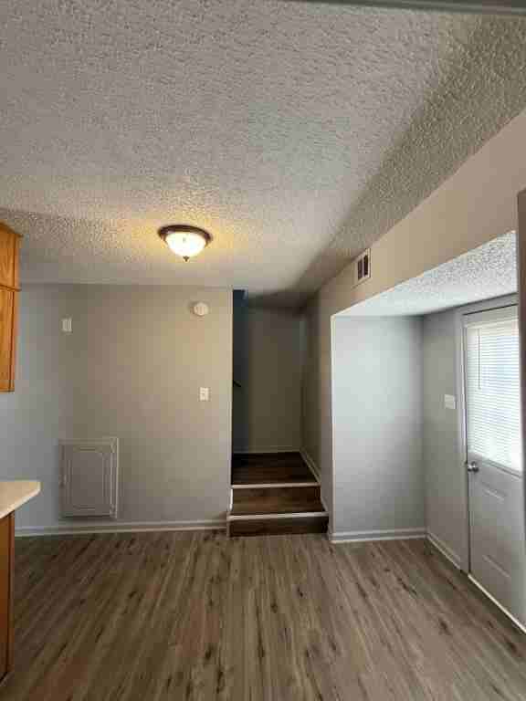 300 W 4th St #5 - Photo 4 of 7