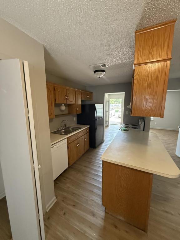 300 W 4th St #5 - Photo 6 of 7