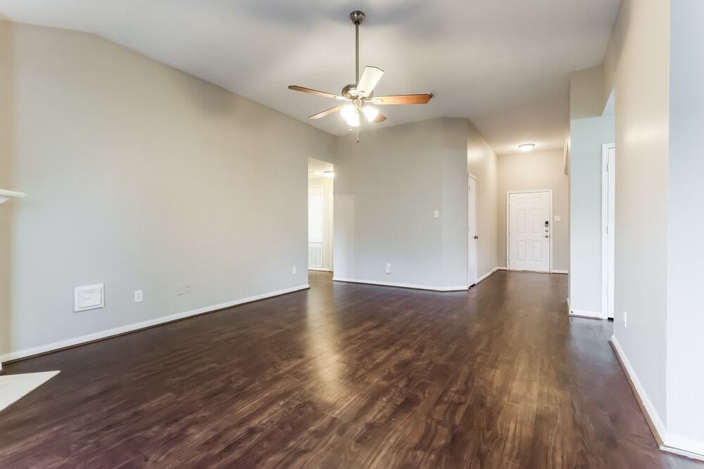 28906 Loddington St - Photo 3 of 16