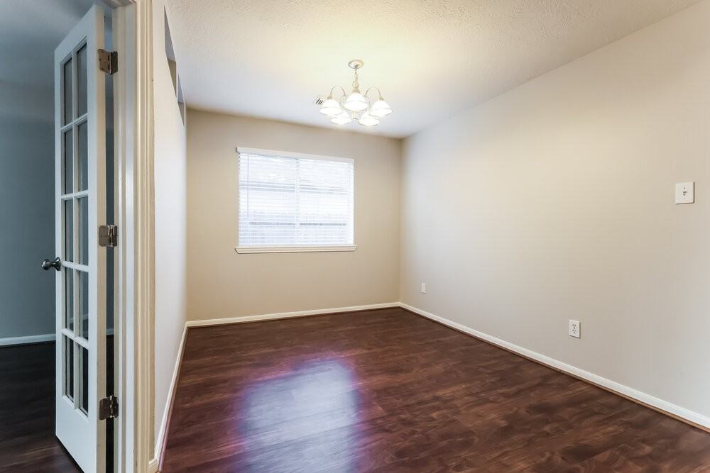 28906 Loddington St - Photo 5 of 16