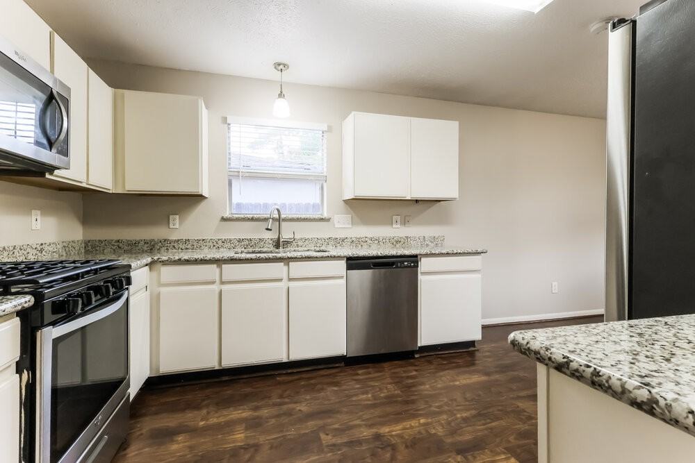 28906 Loddington St - Photo 6 of 16