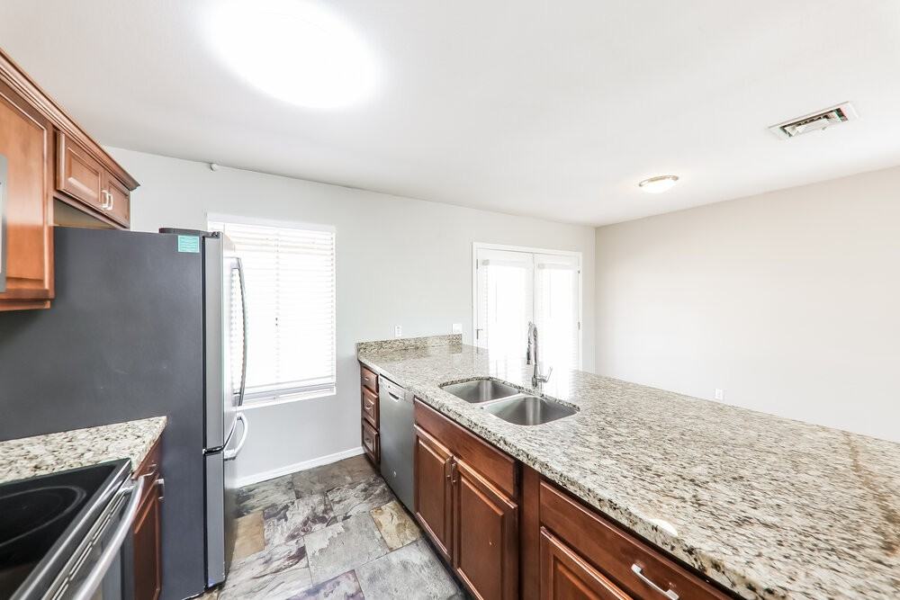 3310 W Rose Garden Ln - Photo 6 of 16