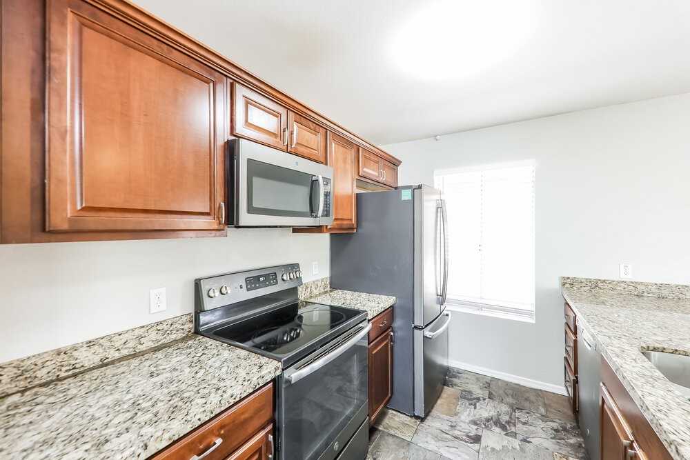 3310 W Rose Garden Ln - Photo 7 of 16