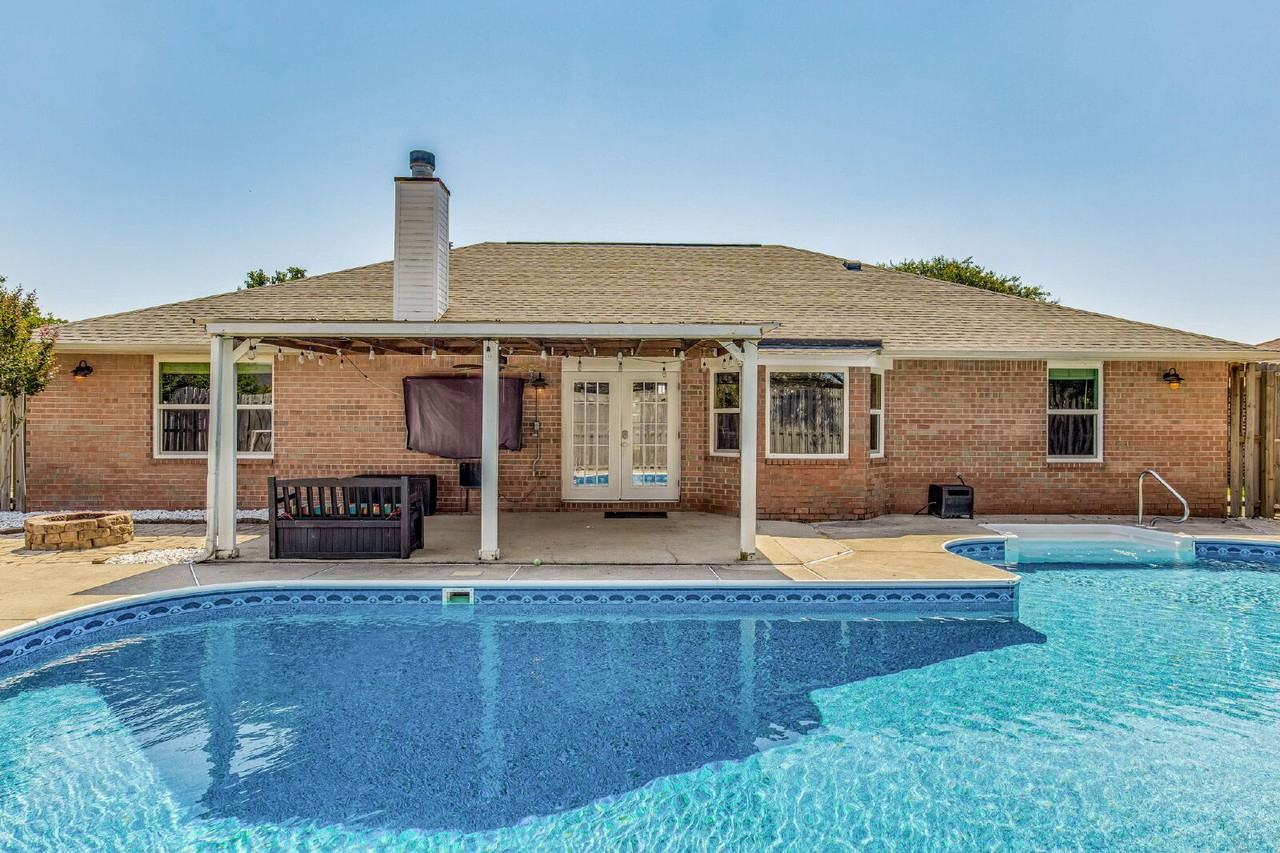 907 Catskill Ln - Photo 2 of 50