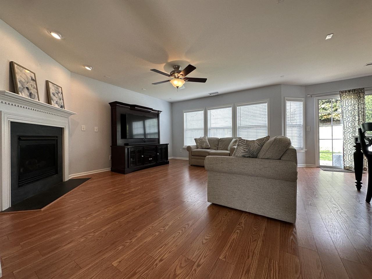 350 Ashdale Dr - Photo 2 of 12
