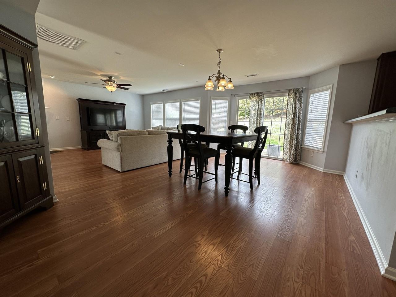 350 Ashdale Dr - Photo 4 of 12