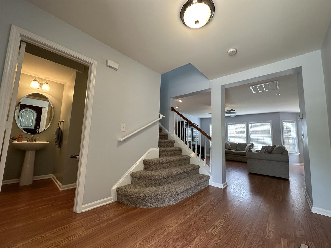 350 Ashdale Dr - Photo 2 of 12