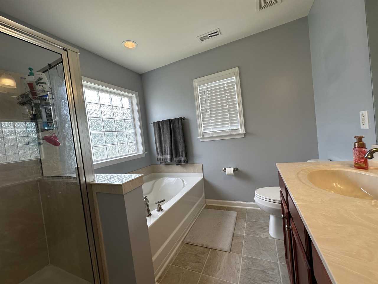 350 Ashdale Dr - Photo 5 of 12