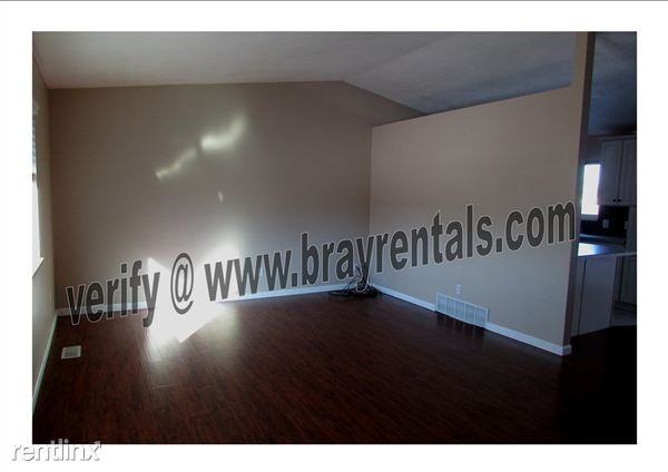 266 E Danbury Cir - Photo 3 of 10