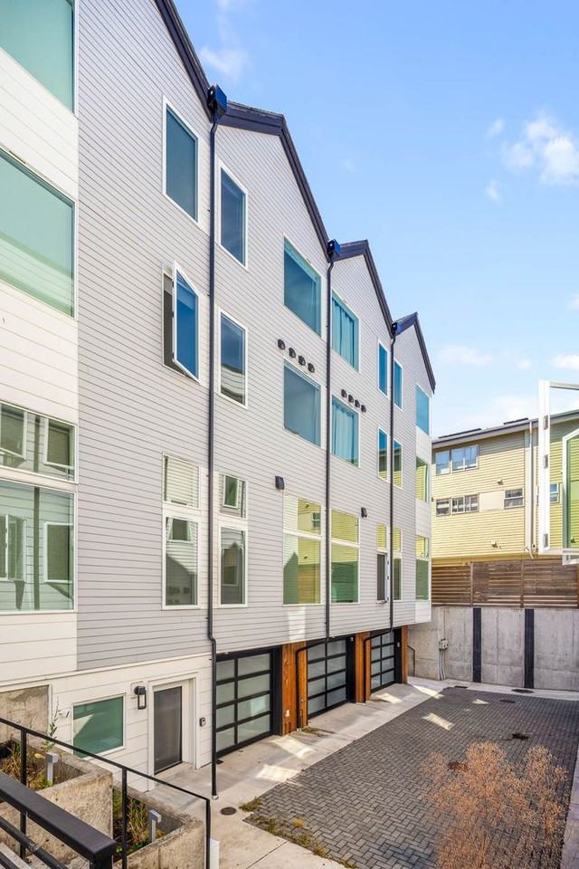 8551B Midvale Ave N - Photo 2 of 17