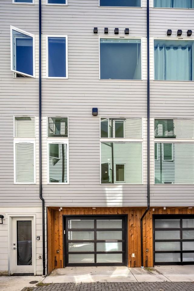 8551B Midvale Ave N - Photo 3 of 17